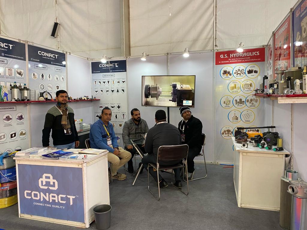 GS Hydraulics team meeting industry professionals